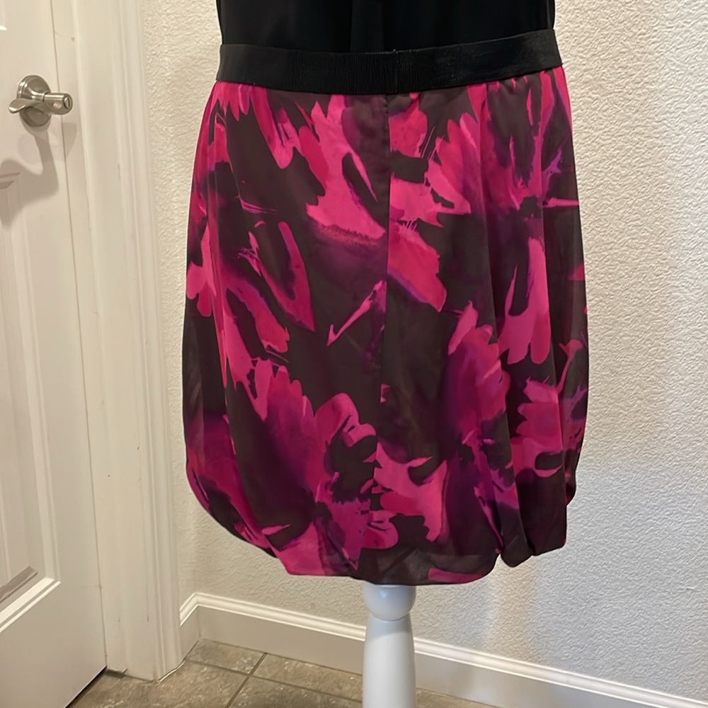 Loft elastic waist skirt w/grosgrain ribbon.Sheer floral fabric, lined size LP.
